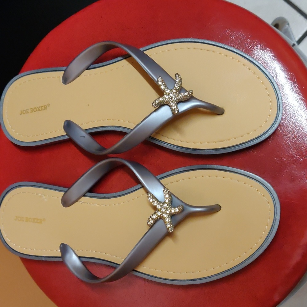 Silver/Gray Joe Boxer Thong Sandals Adorned with a Rhinestone Starfish